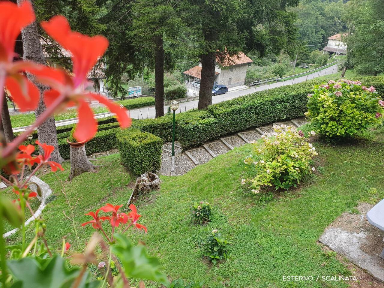 Villa Pinetina B&B Lasnigo Exterior foto